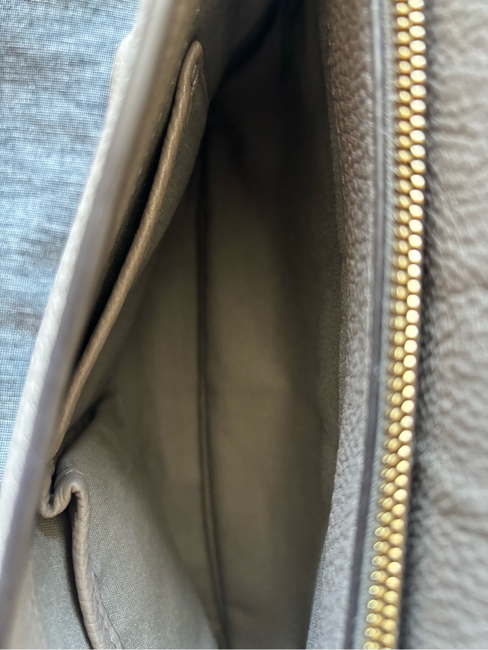 Tory Burch Pebbled Leather Shoulder Bag in Light Gray with Gold Hardware - Picture 5 of 13